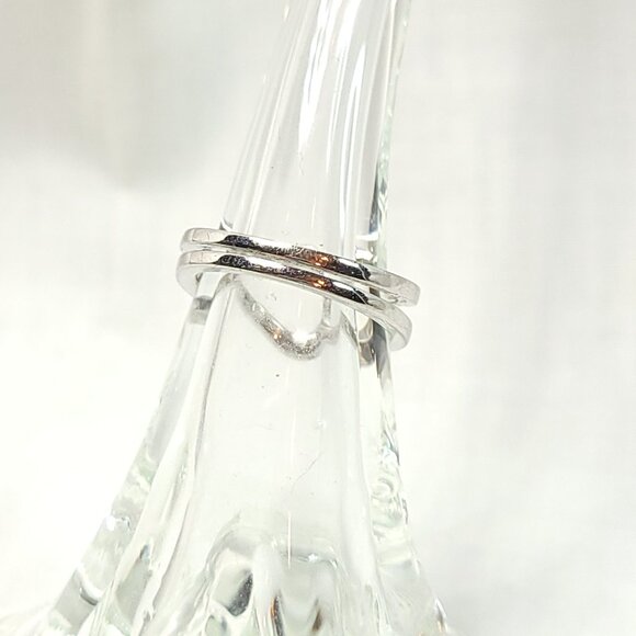 Avon Loop Ring - Picture 5 of 9